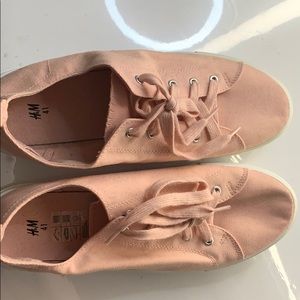 H&Ms women’s pale/dusty pink sneakers